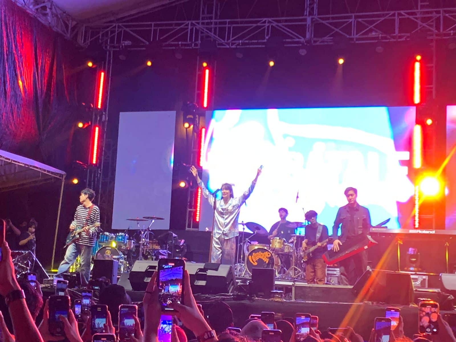 Penonton Music Flame Fest Terhipnotis Penampilan Vierratale hingga Fiersa Besari