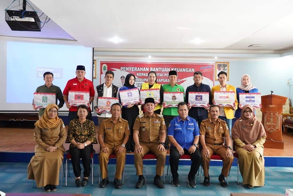 Wabup Kapuas Hulu Serahkan Bantuan Keuangan Partai Politik: Mudah-mudahan Harmonis