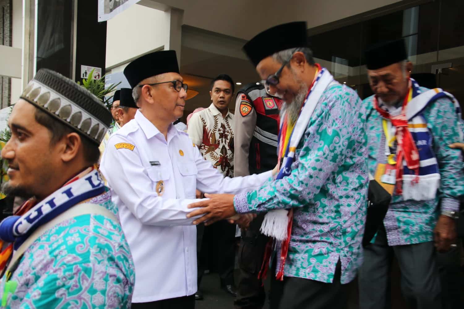 Gubernur Sutarmidji Lepas Keberangkatan CJH Kalbar Kloter Pertama ke Embarkasi Batam: Jangan Aneh-aneh, Fokus Ibadah