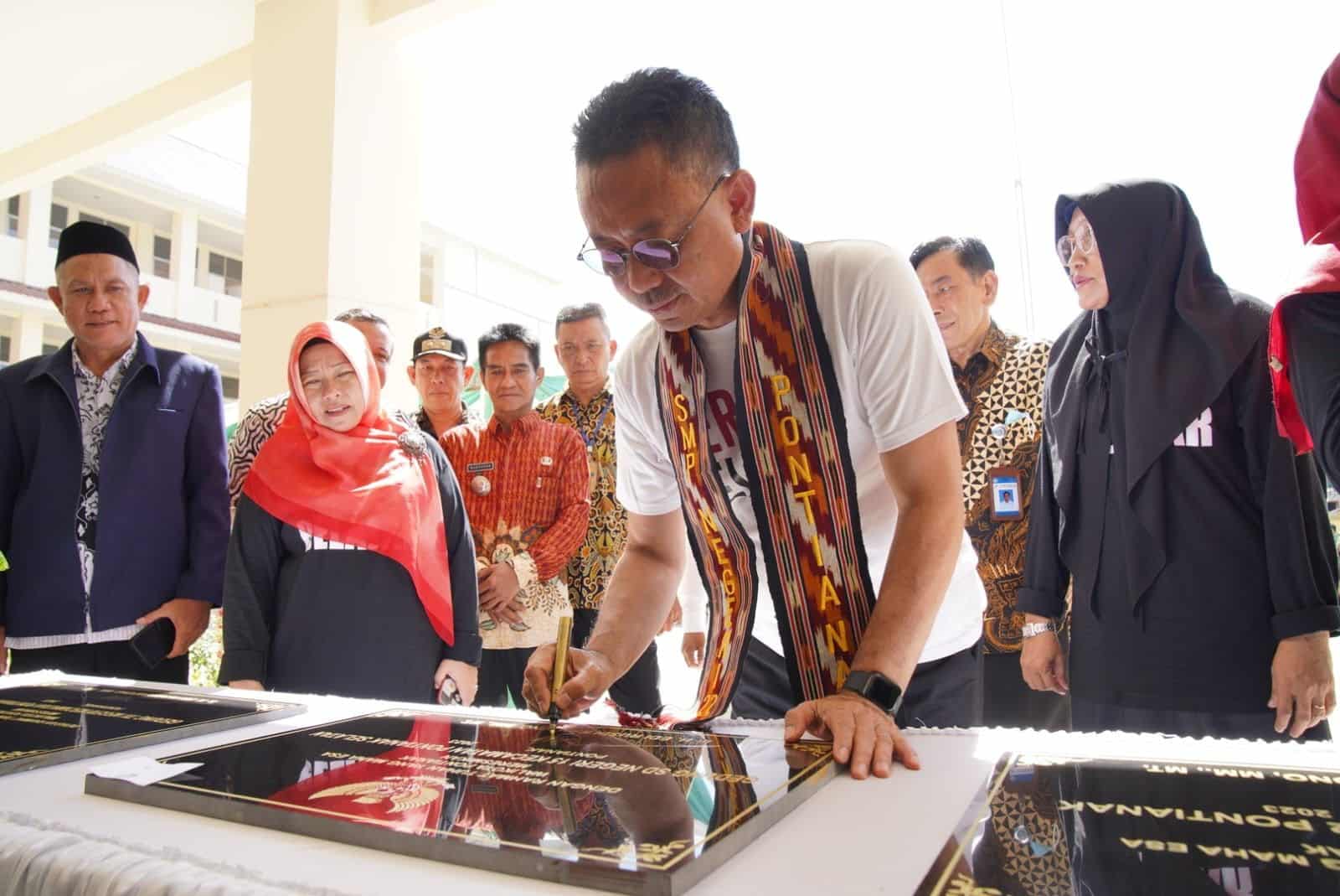 Resmikan Empat Gedung Sekolah, Wali Kota Pontianak Harap Jadi Sekolah Unggulan