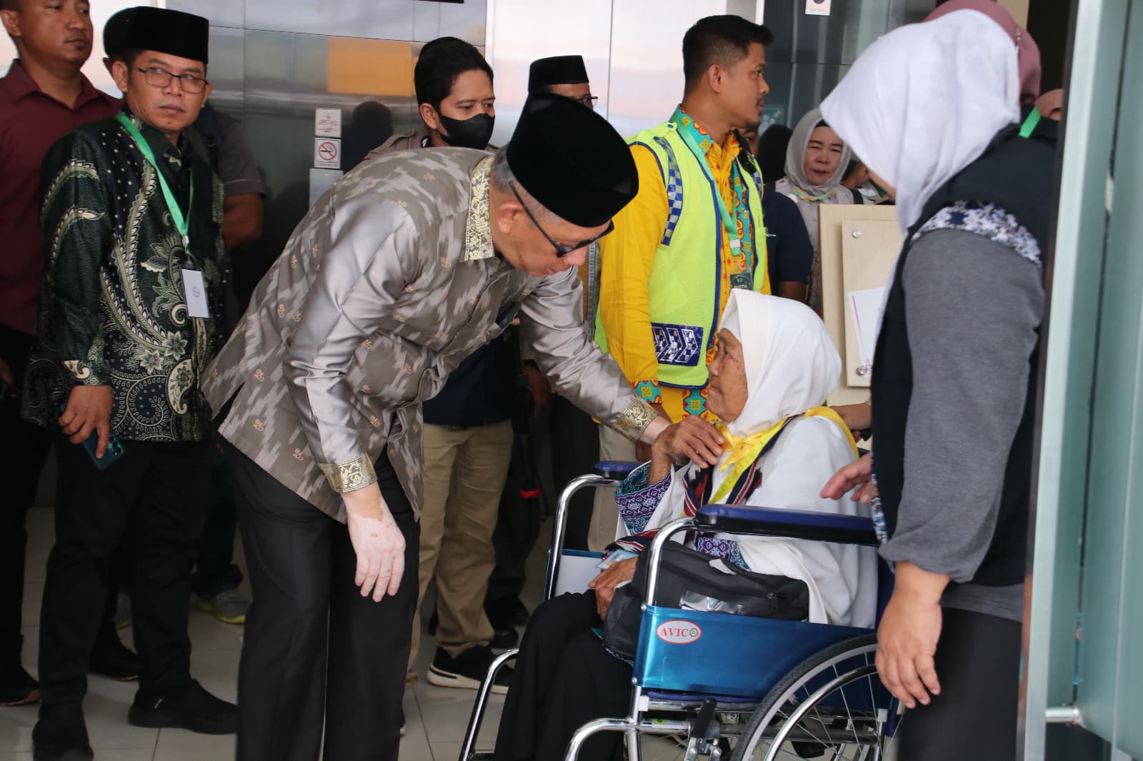 Lepas CJH Kloter 29, Gubernur Kalbar Ingatkan Jemaah Harus Saling Bantu dan Perbanyak Sabar