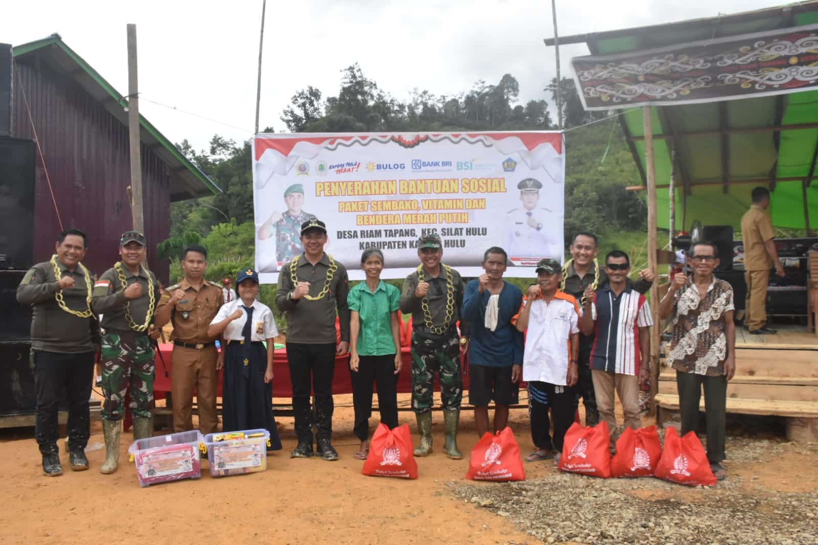 Danrem 121 Kunjungi Desa Paling Pelosok di Kalbar