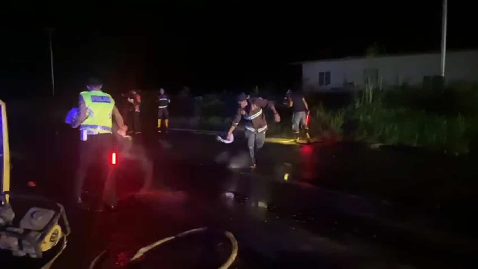 Tabrakan Beruntun di Jalan Trans Kalimantan Sebabkan Minyak CPO Tumpah