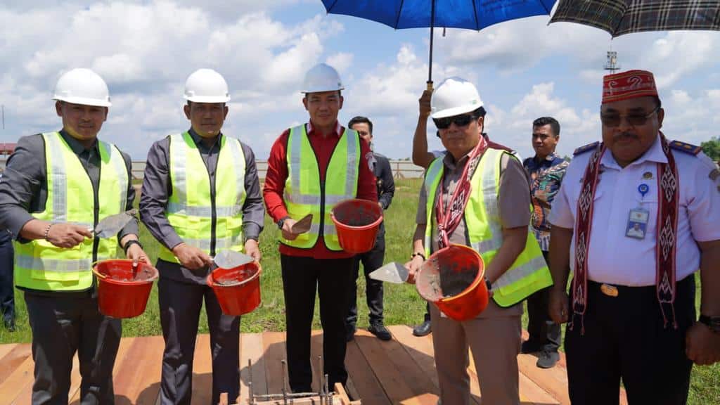 Fransiskus-Lasarus Kompak Letakkan Batu Pertama Pembangunan Bandara Pangsuma Putussibau