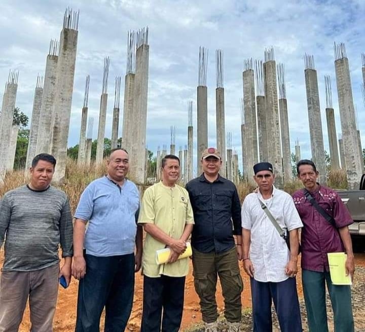Tinjau Progres Pembangunan Masjid Sultan Zainudin, Sekda Harap Partisipasi Seluruh Masyarakat Sandai