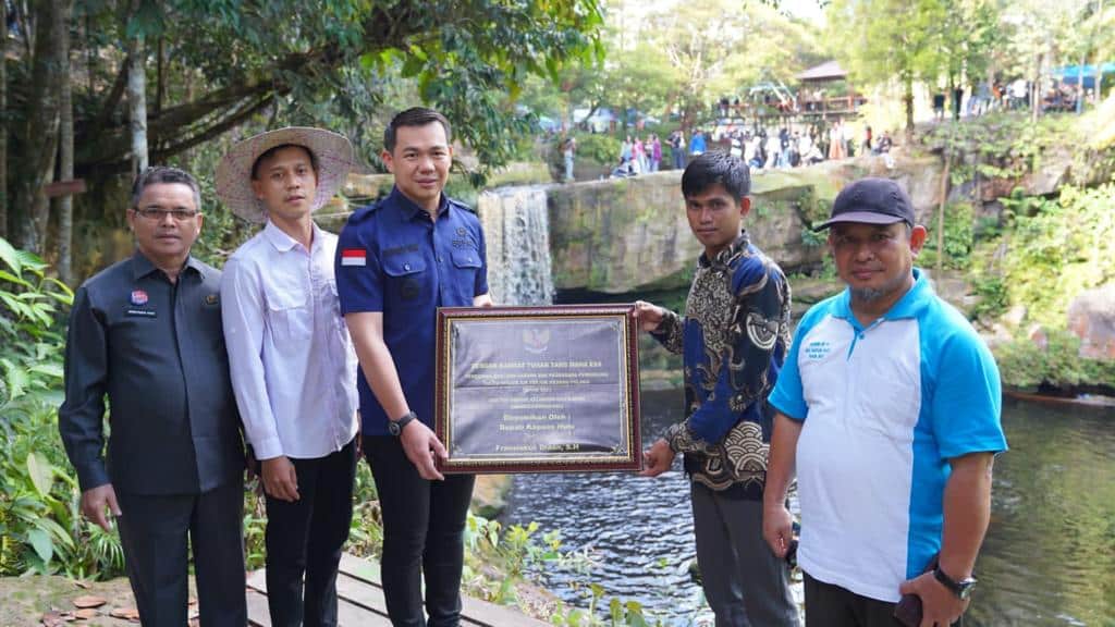 Bupati Kapuas Hulu Sebut Objek Wisata Air Terjun Medang Pulang Sangat Produktif dan Strategis