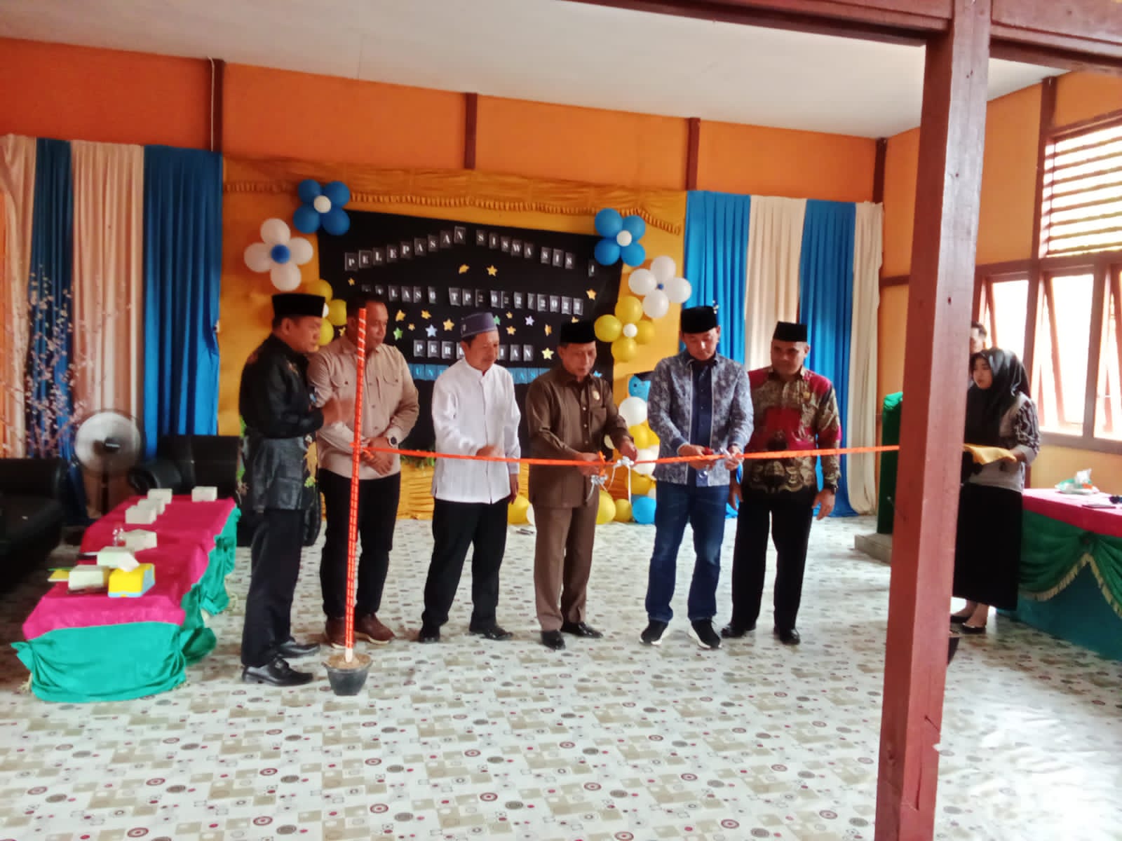 Anggota DPRD Kapuas Hulu Sukardi Peduli Pendidikan 