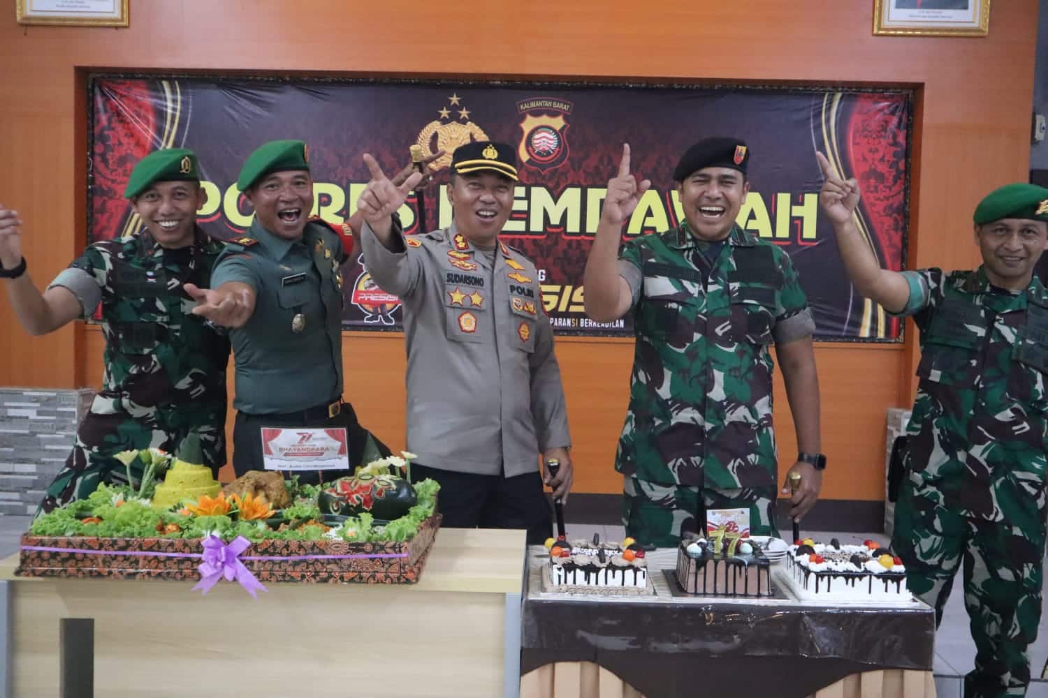 HUT Bhayangkara ke-77, Dandim 1201 dan Para Danyon "Serbu" Markas Polres Mempawah