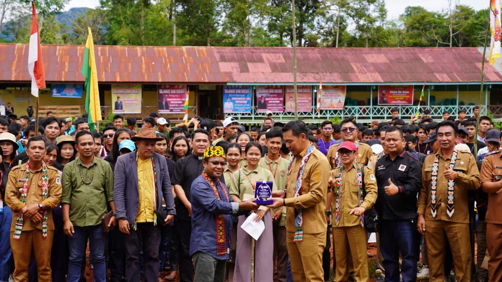 Bupati Kapuas Hulu Buka Temu Raya Orang Muda Katolik ke-5 KSM Peniung