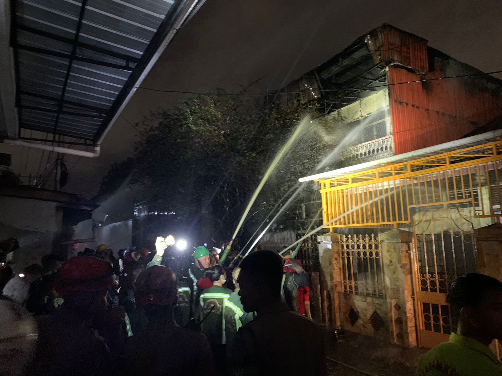 Dua Rumah di Jalan Siam Pontianak Terbakar, Kinerja Petugas PLN Disorot