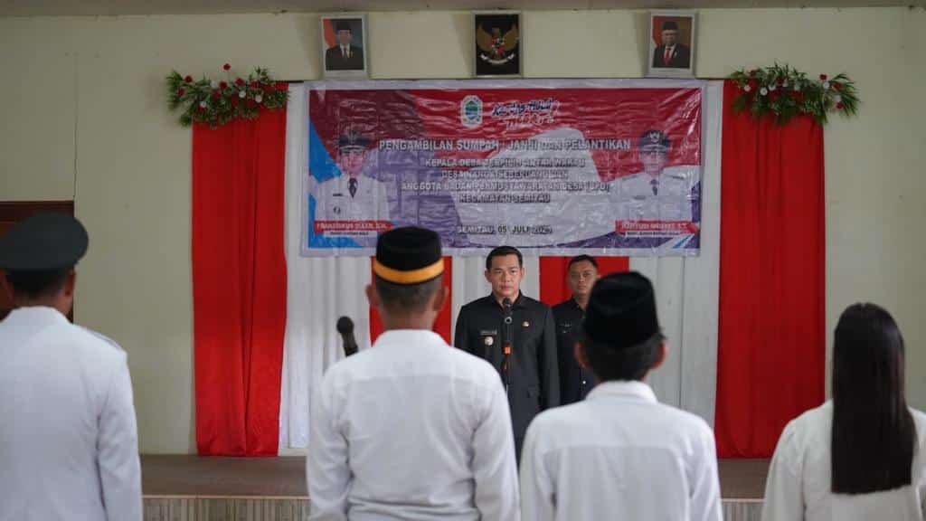 Bupati Kapuas Hulu Lantik Kades Terpilih Antar Waktu dan Anggota BPD Kecamatan Semitau