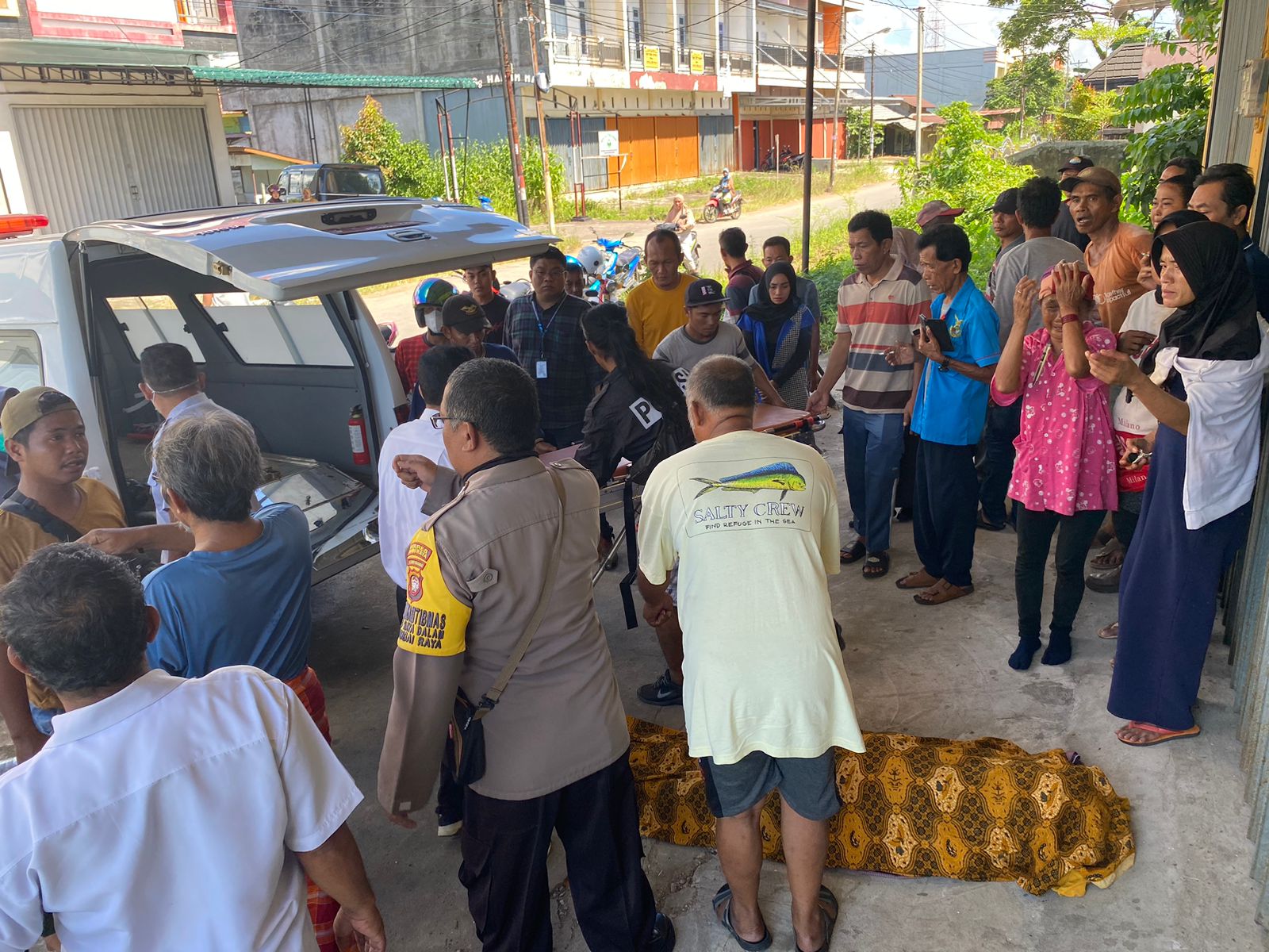 Mayat Pria Ditemukan Depan Ruko Jalan Sungai Raya Dalam, Polisi: Korban Diduga Sakit