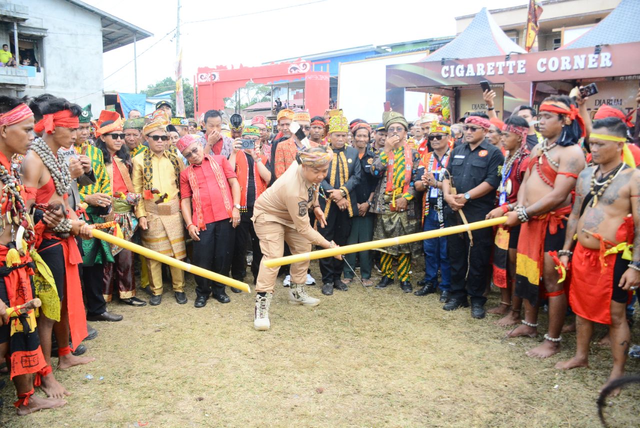 Sekda Buka Gawai Adat Dayak Ketapang Tahun 2023 di Nanga Tayap