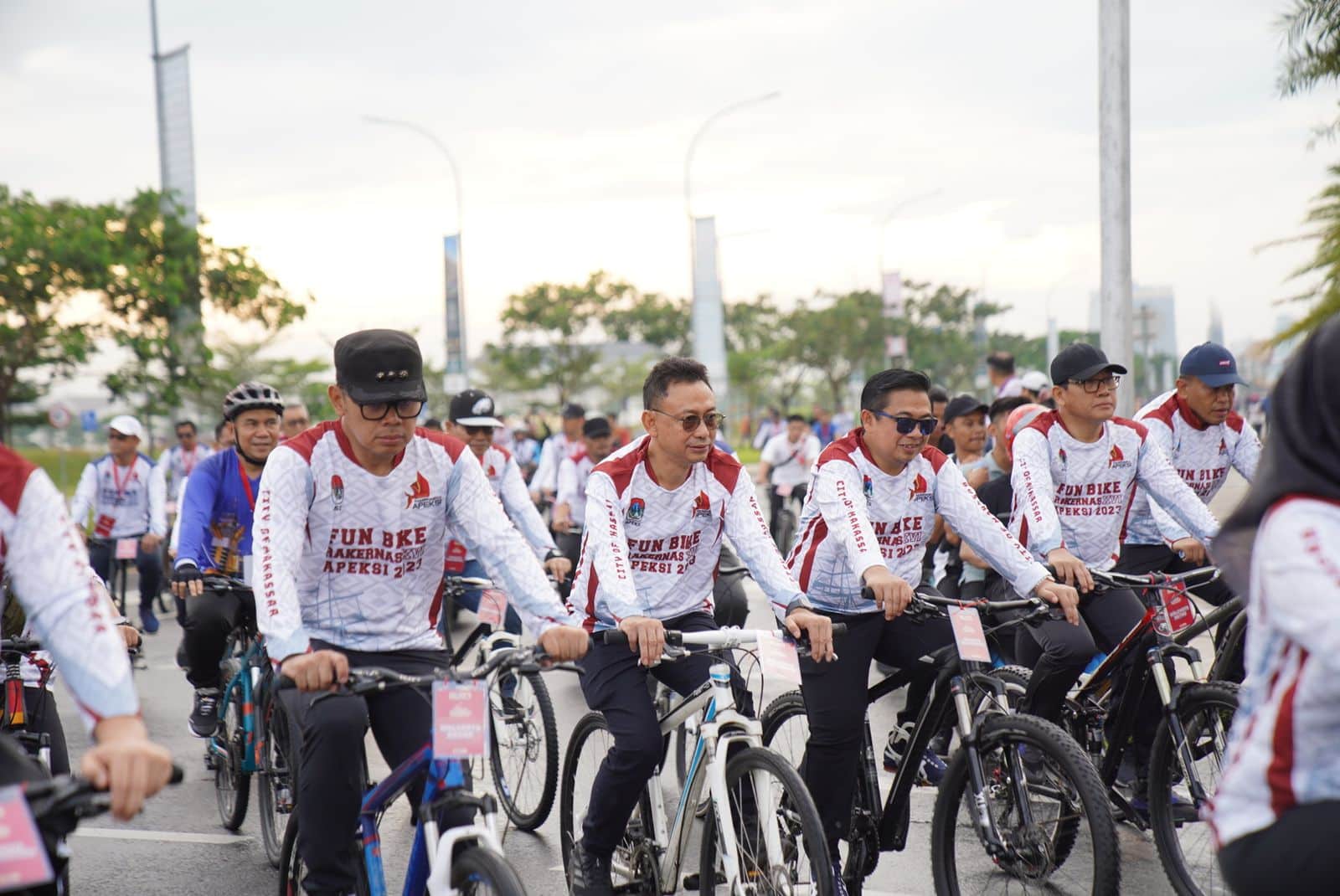 Masih Rangkaian Rakernas Apeksi XVI di Makassar, Edi Kamtono Gowes bareng Bima Arya
