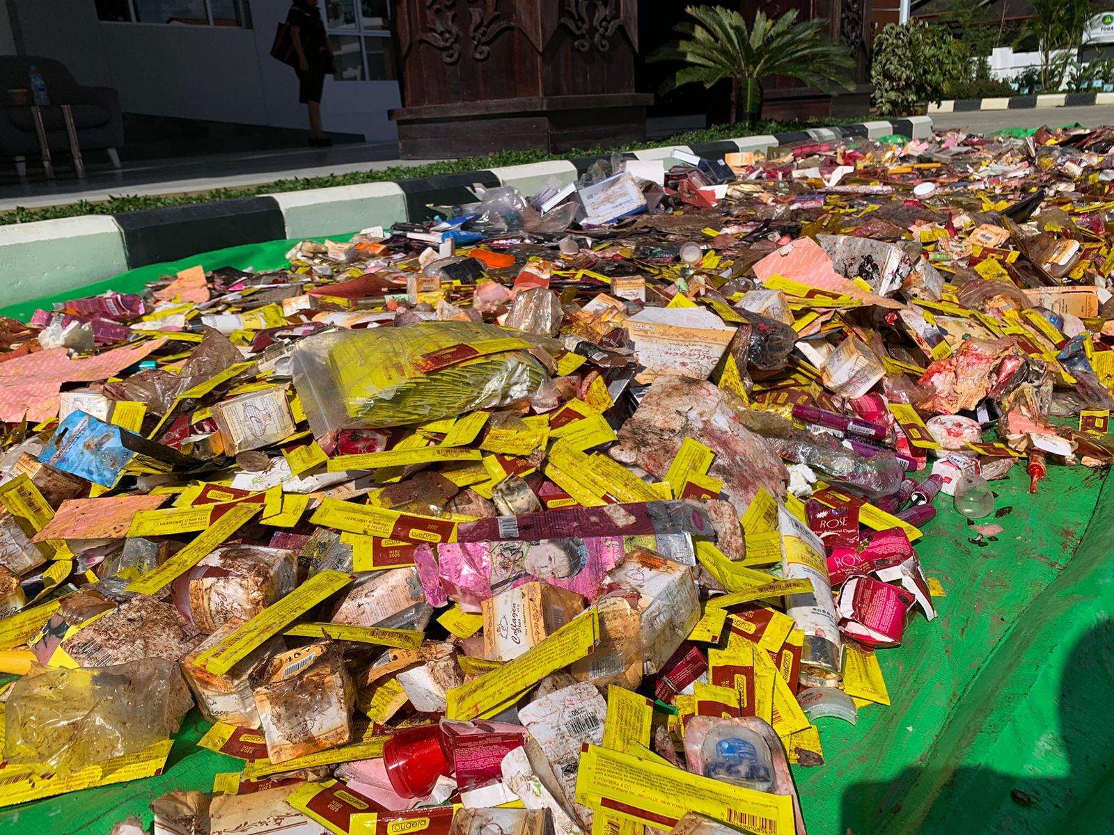 Kejaksaan Negeri Pontianak Musnahkan Barang Bukti 151 Tindak Pidana