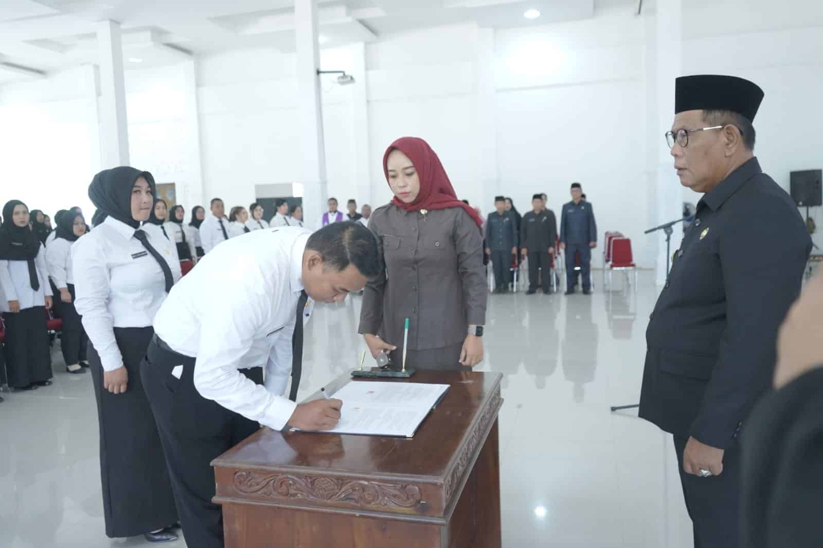 Bupati Kayong Utara Lantik 175 PPPK Kesehatan dan Tenaga Medis