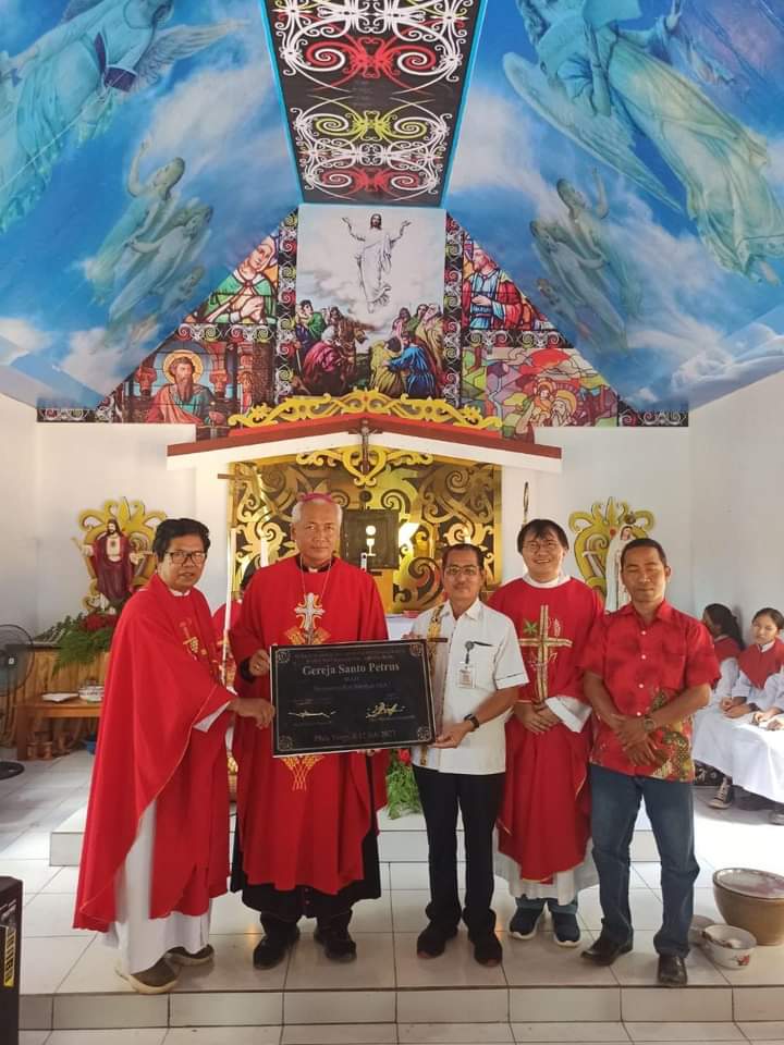 Wakili Bupati Ketapang, Heronimus Tanam Resmikan 3 Gereja di Kecamatan Air Upas dan Manis Mata