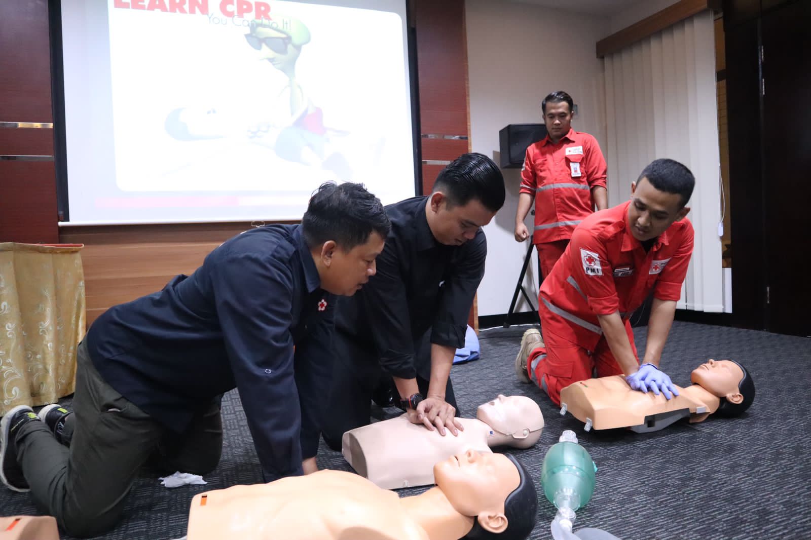 Aston Pontianak Gelar Pelatihan Pertolongan Pertama Demi Keamanan Tamu dan Karyawan