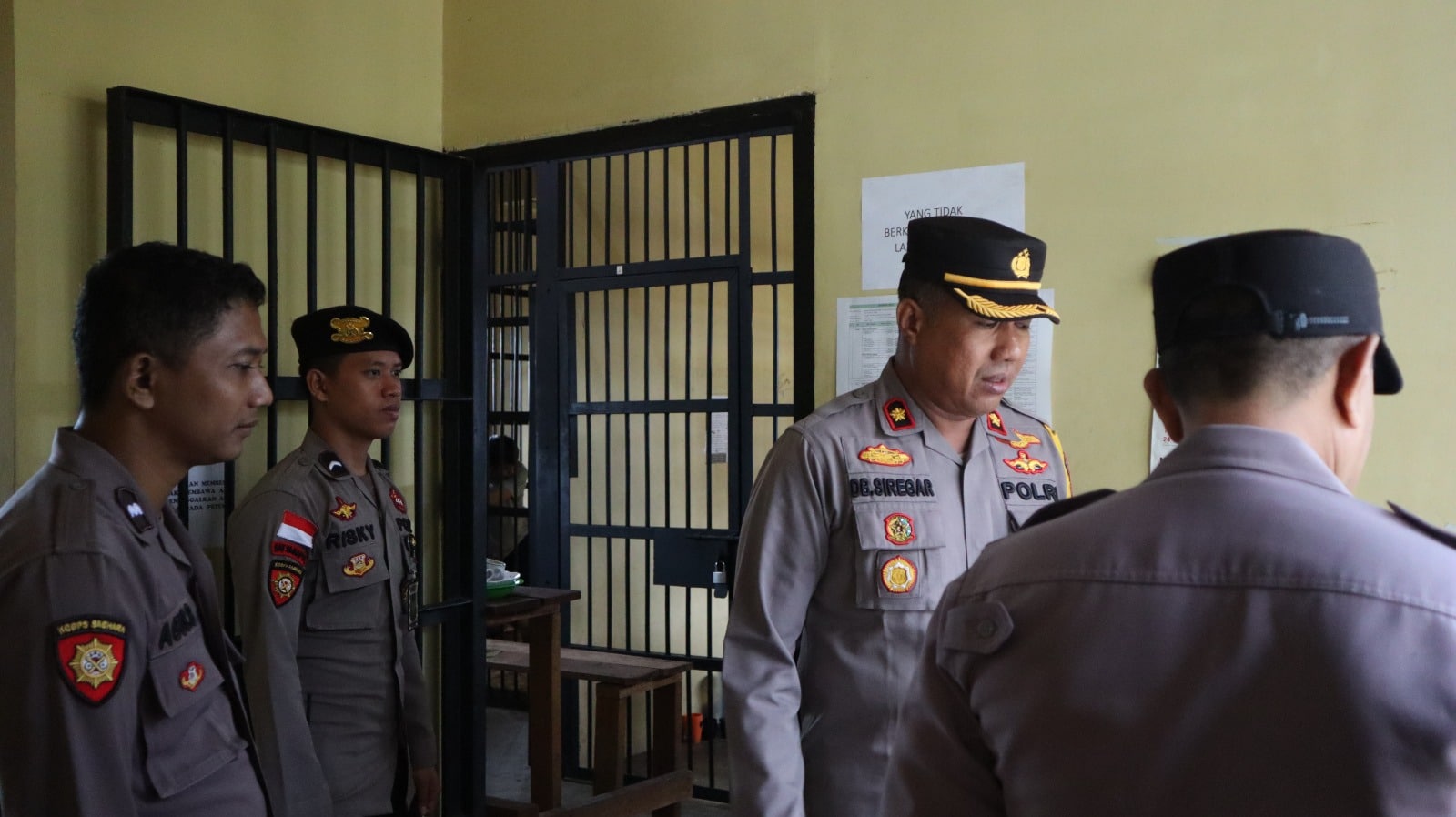 Antisipasi Tahanan Kabur dan Sakit, Wakapolres Kapuas Hulu bersama Kasi Propam Cek Ruang Tahanan