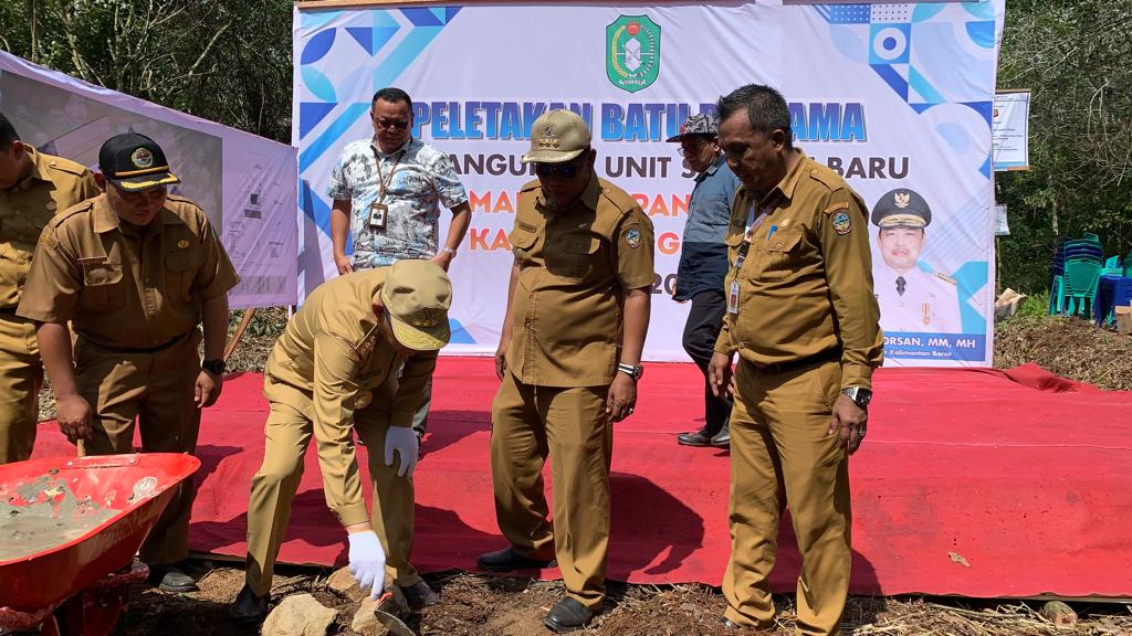 Letakkan Batu Pertama SMAN 5 Simpang Hilir, Sutarmidji Sebut KKU Butuh 5 SMA/SMK Lagi