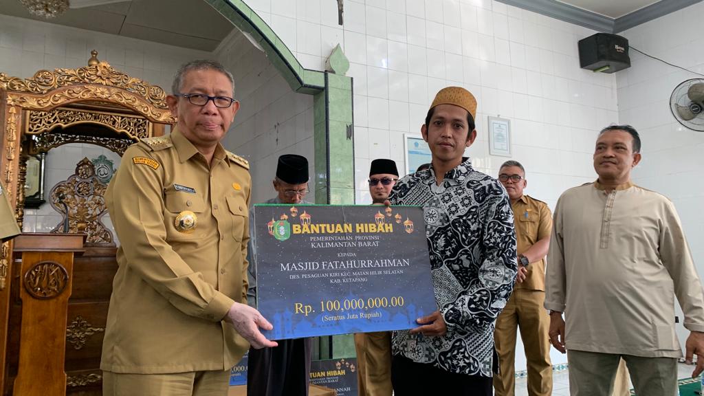 Awali Kunker di Ketapang, Sutarmidji Serahkan Hibah untuk Tiga Rumah Ibadah