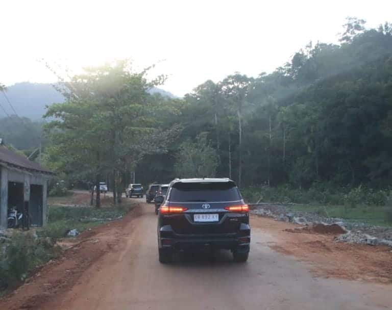 Pastikan Pembangunan Terus Berjalan, Gubernur Susuri Jalan Provinsi Siduk - Sukadana yang Hampir Tuntas