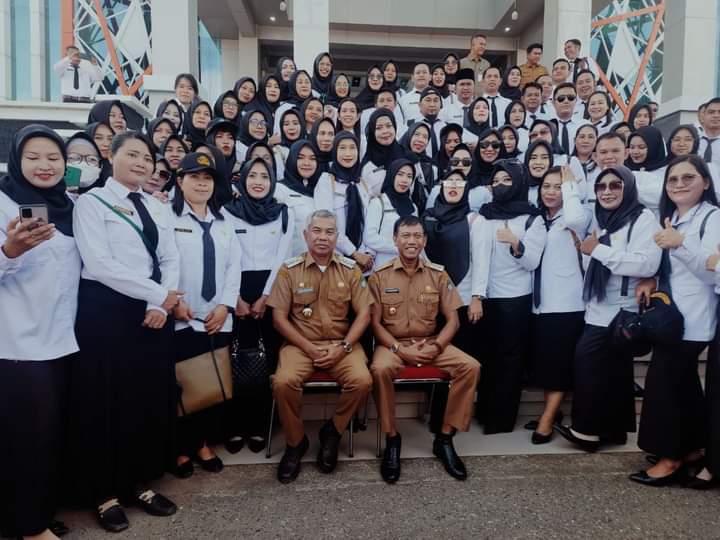 Bupati Martin Serahkan SK kepada 1.743 PPPK di Ketapang