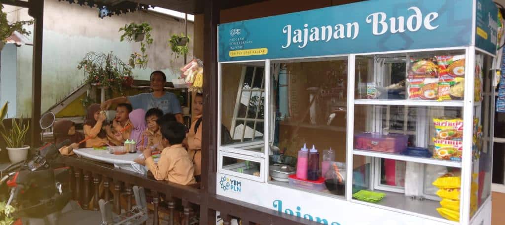 Gerobak Jajanan Bude, Secercah Asa dari PLN untuk Pedagang Kaki Lima Pontianak