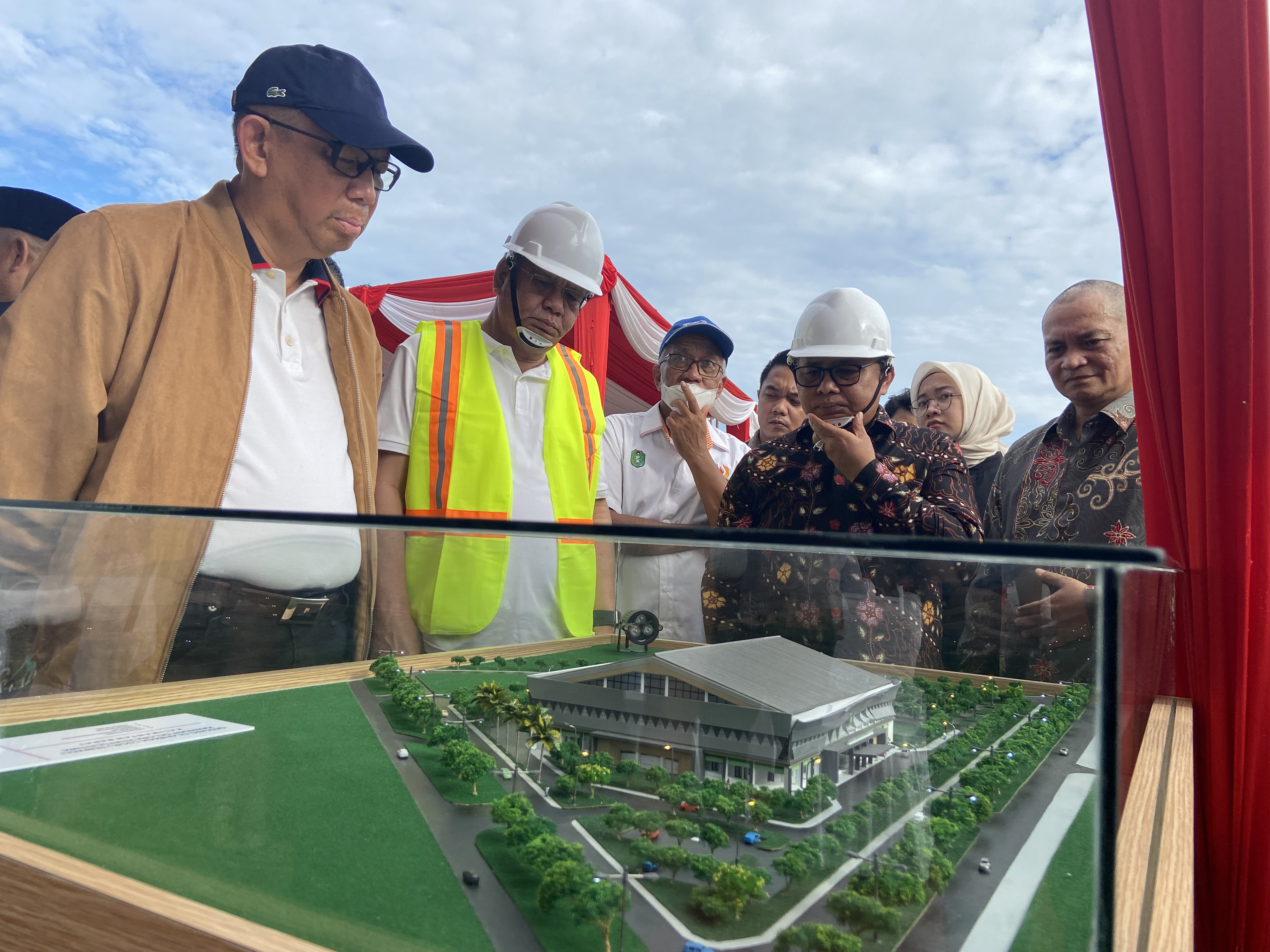 Tancapkan Tiang Pertama Pembangunan GOR Terpadu, Gubernur Sutarmidji: Kalbar Bakal Siap Jadi Tuan Rumah PON