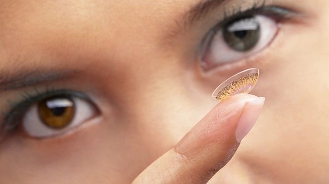 Tips Memakai Softlens Agar Mata Tidak Kering, Wajib Dicoba!