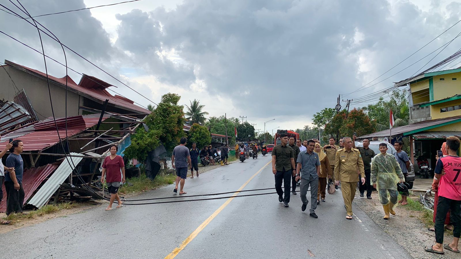 Gubernur Kalbar Tinjau Lokasi Bencana Angin Puting Beliung di Desa Semudun Mempawah