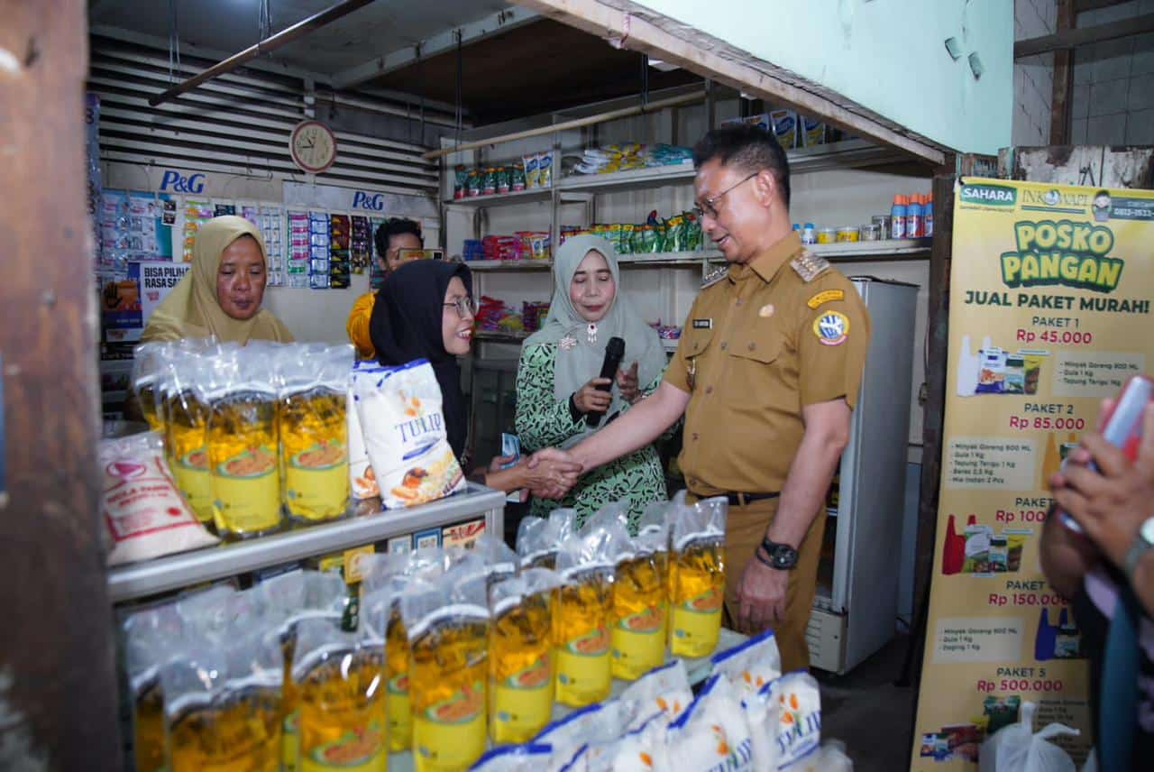 Toko Mahlina Jadi Posko Pangan, Sediakan Paket Sembako Murah