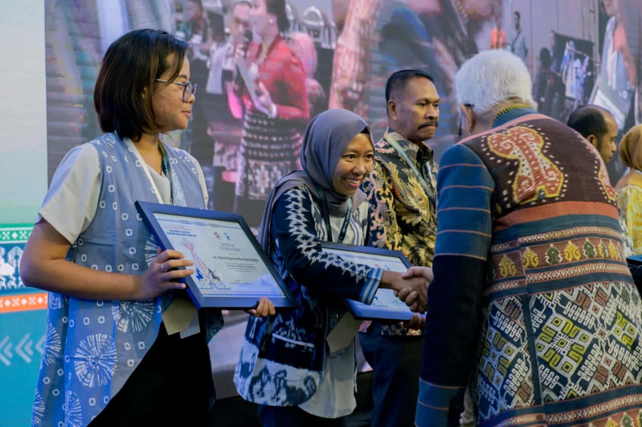 Upaya Pelestarian Hutan dan Pelayanan Kesehatan Masyarakat di Sekitar Gunung Palung Dianugerahi Praktik Cerdas 2023