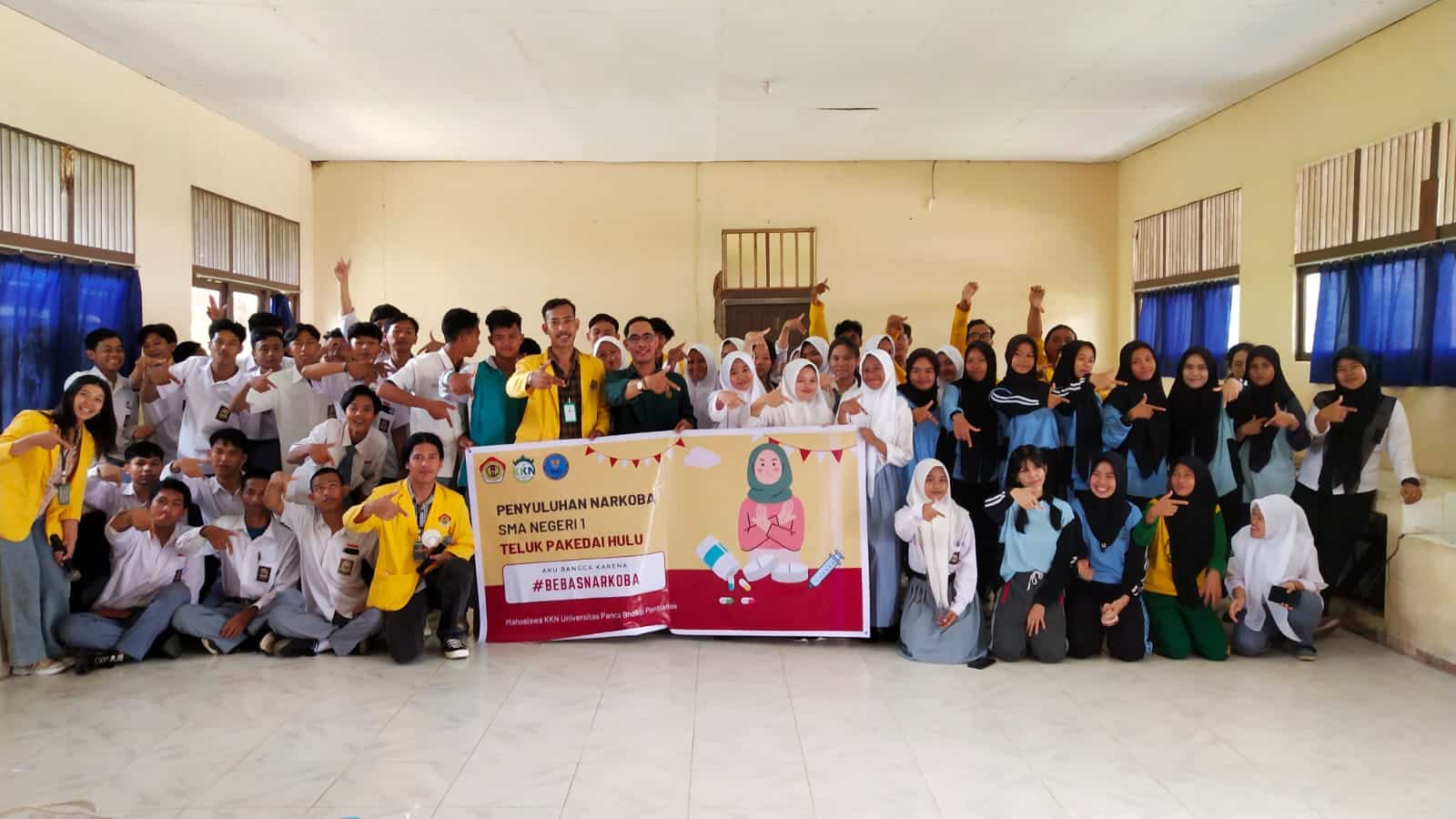 Mahasiswa KKN UPB Pontianak Sosialisasikan Bahaya Narkoba di SMAN 1 Teluk Pakedai