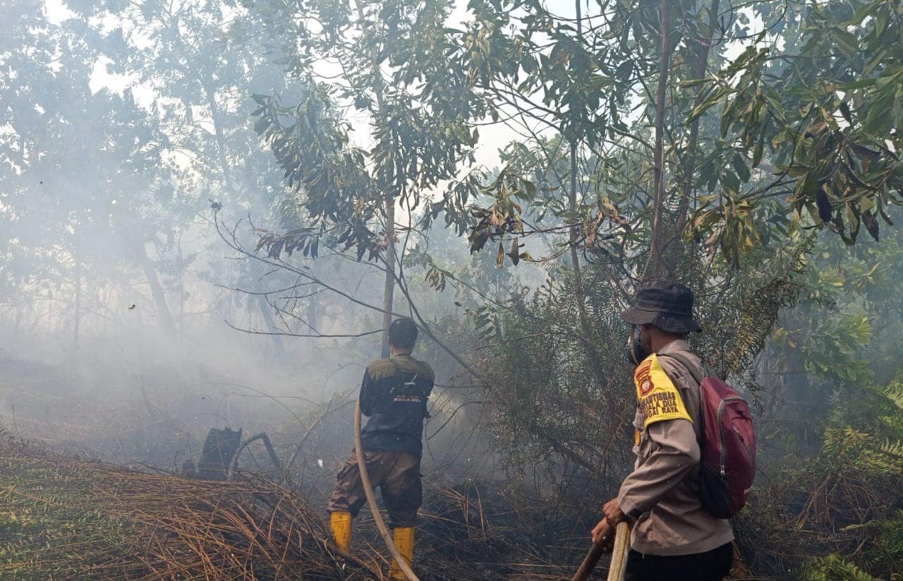 Diperkirakan Lima Hektare Lahan Gambut Terbakar di Kubu Raya, Polisi dan Stakeholder Masih Lakukan Pendinginan