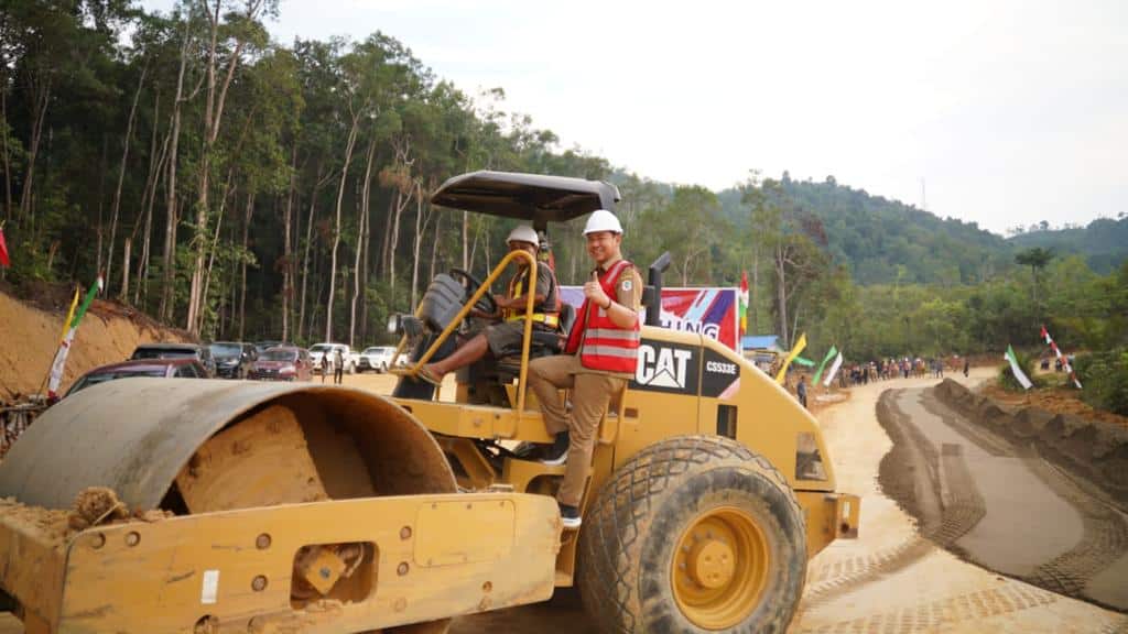 Bupati Kapuas Hulu Launching Penanganan Long Segment Ruas Jalan Simpang Silat - Nanga Silat