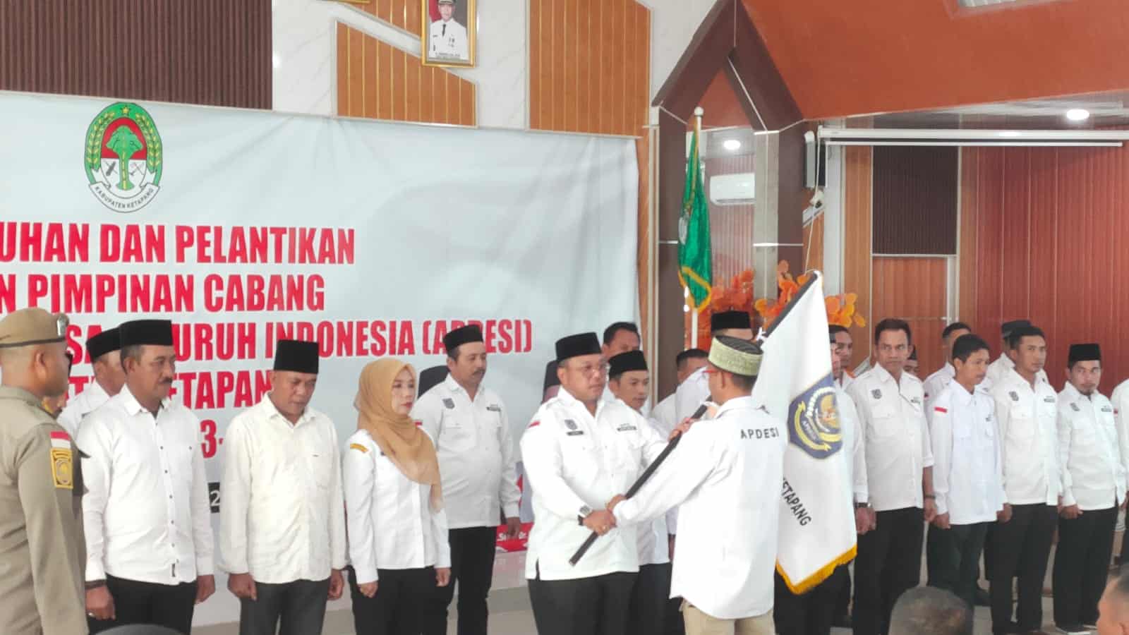 Jabat Ketua Apdesi Ketapang, Yunendrin Syamsir Prioritaskan Bangun Kantor Sekretariat