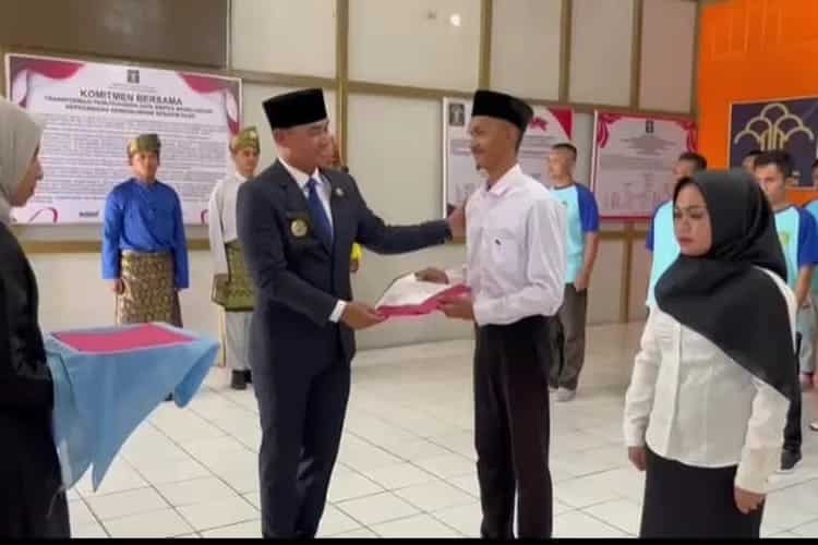 Kado HUT RI ke-78, 76 Narapidana Rutan Kelas II B Putussibau Terima Remisi