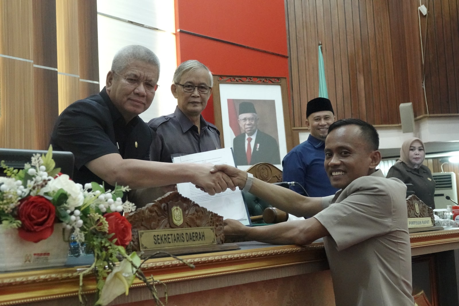 Sekda Kalbar Sampaikan Jawaban Gubernur Kalbar Terkait 3 Raperda