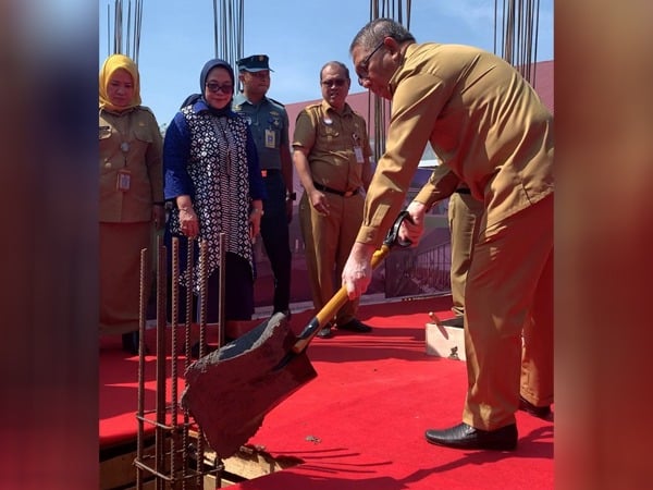 Gubernur Sutarmidji Letakkan Batu Pertama Pembangunan Gedung Poliklinik Terpadu dan Gedung Perawatan Anak RSUD Soedarso