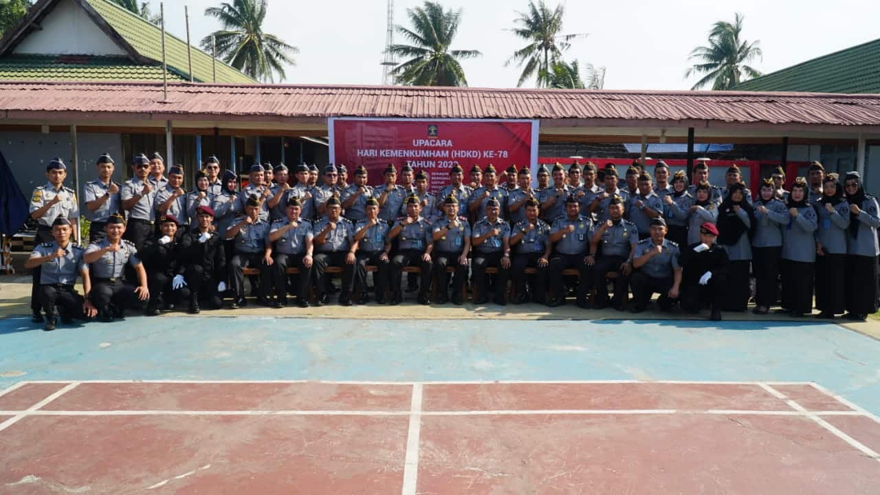 Kenakan Seragam Baru, Imigrasi dan Lapas Ketapang Peringati HDKD Kemenkumham Ke-78 
