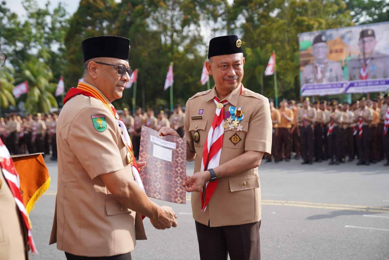 Apel Besar Hari Pramuka ke-62, Edi Kamtono Terima Penghargaan Lencana Darmabakti Pramuka