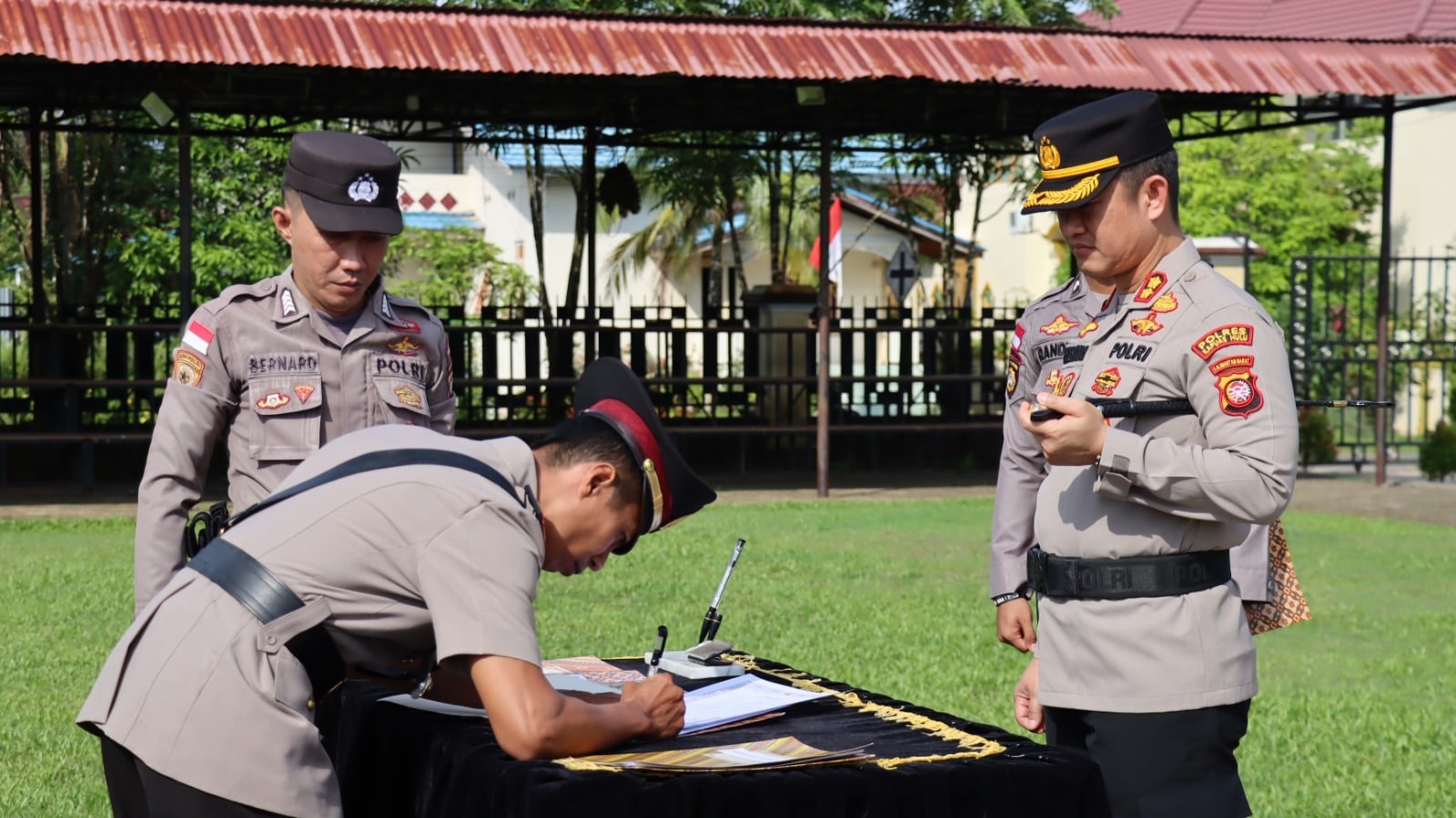 Kapolres Hendrawan Pimpin Sertijab Enam Kapolsek Jajaran Polres Kapuas Hulu
