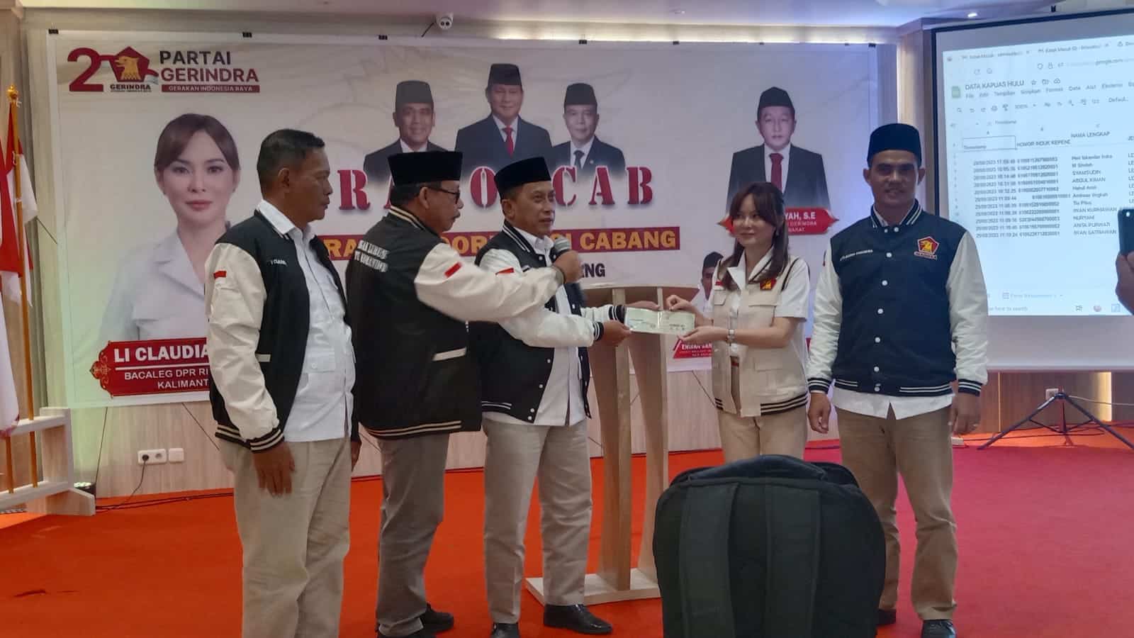 Bacaleg Partai Gerindra Li Claudia Chandra Terkesan dengan Potensi SDA Kapuas Hulu, Tapi..