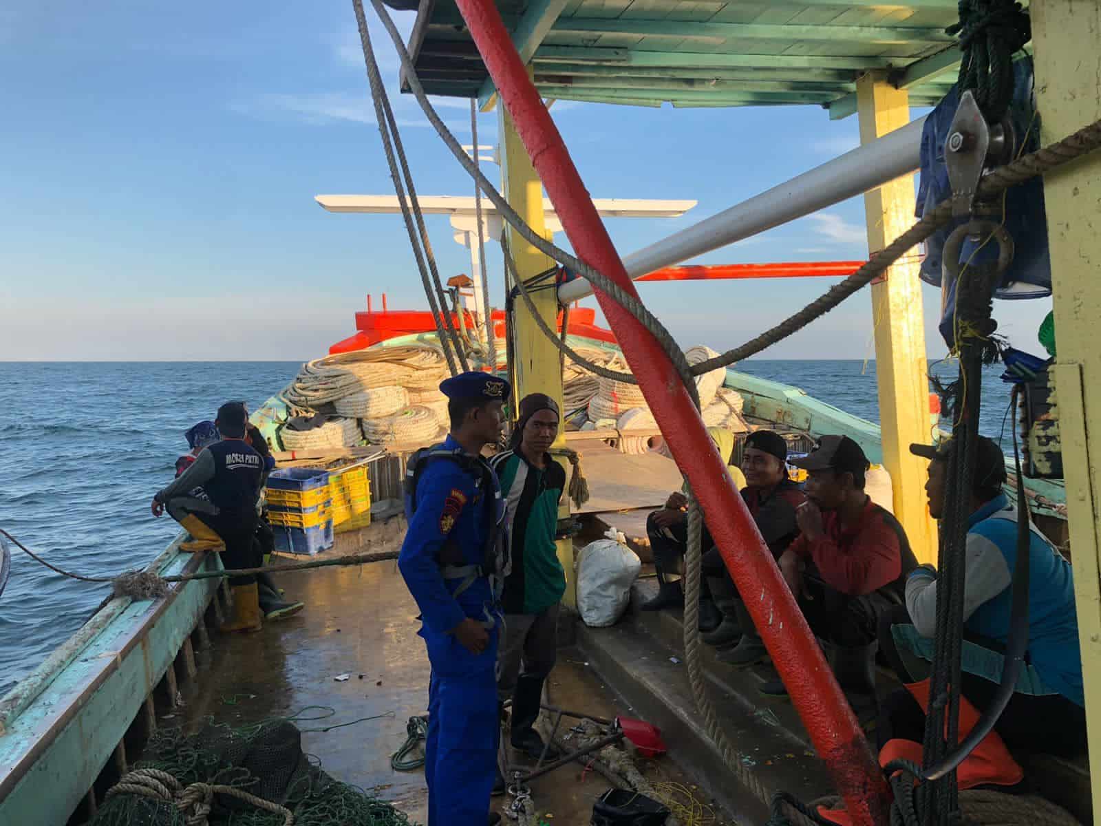 Dit Polairud Polda Kalbar Amankan 2 Kapal Penangkap Ikan Gunakan Cantrang