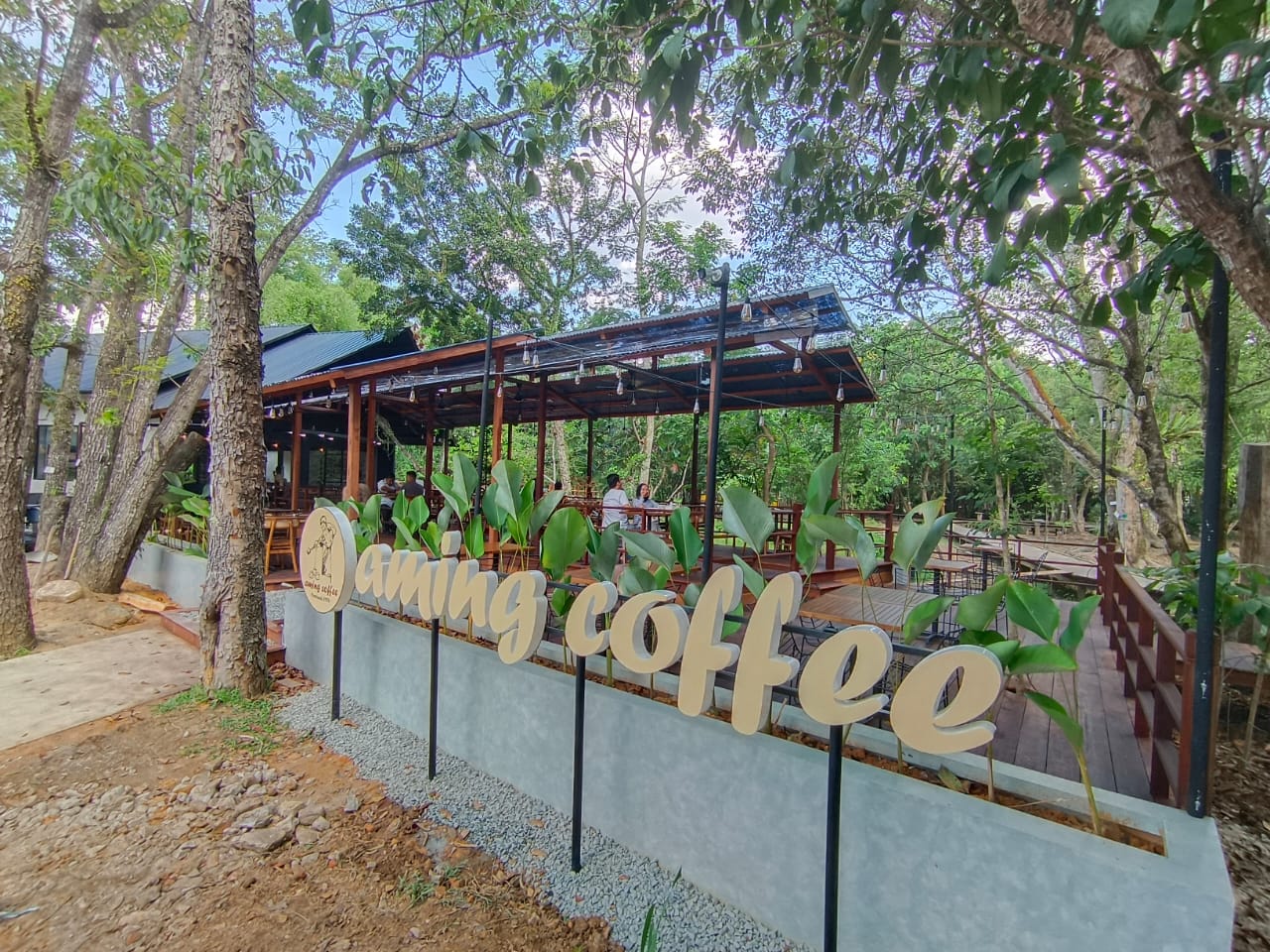 Ngopi Sambil Menikmati Suasana Hutan Kota di Aming Coffee 