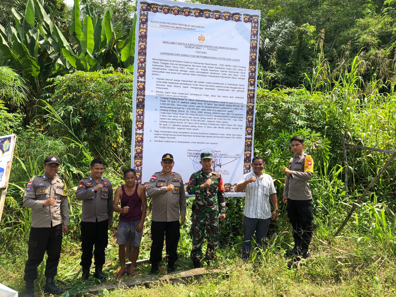 Tiga Pilar Kecamatan Bunut Hulu Pasang Spanduk Maklumat Kapolda Kalbar Cegah Karhutla