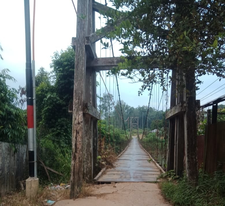 Kondisi Jembatan Gantung di Riam Kota Ketapang Memprihatinkan, Warga Khawatir Bakal Ambruk Seperti di Sekadau