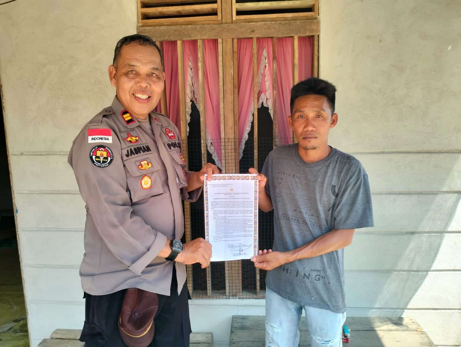 Cegah Karhutla, Kapolsek Bunut Hulu Turun Langsung Sosialisasikan Maklumat Kapolda Kalbar