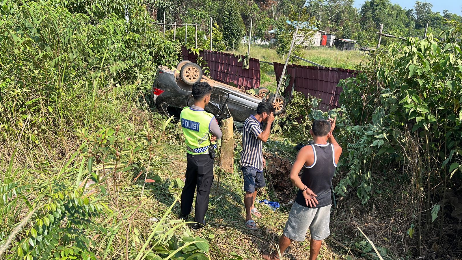 Mengantuk di Jalan Trans Kalimantan, Sopir Minibus Avanza Hantam Pengendara Honda PCX, Lima Korban Dilarikan ke Rumah Sakit